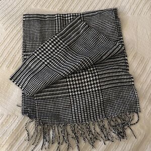 Source Unknown Black and White Houndstooth Scarf